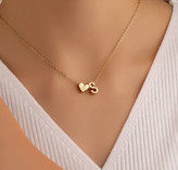 «گردنبند استیل زنانه قلب و حروف سهبعدی، رنگ ثابت و ضدحساسیت، در رنگهای طلایی و نقره ای