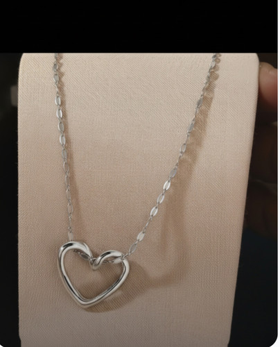 گردنبند قلب توخالی فول استیل همراه با زنجیر پولکی ۴۵ سانت