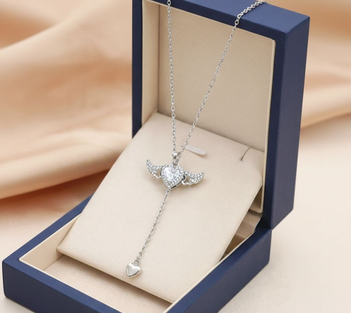 گردنبند قلب بالدار طرح فرشته بسیار زیبا و سبک با رنگ بندی سفید و صورتی